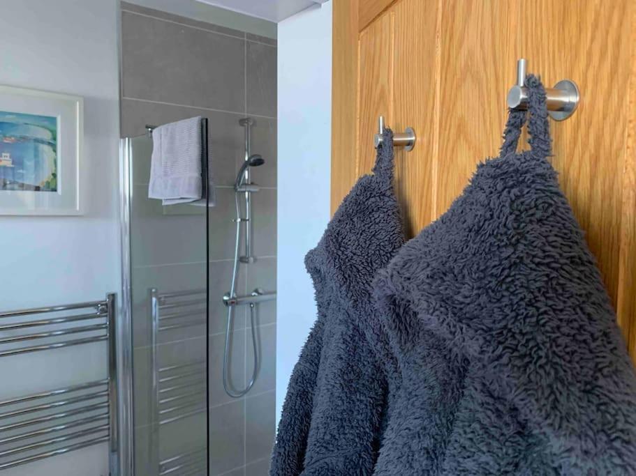St Agnes Perfect Location, Hot Tub, Sea Views, Gym Appartamento Esterno foto