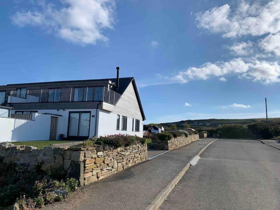 St Agnes Perfect Location, Hot Tub, Sea Views, Gym Appartamento Esterno foto